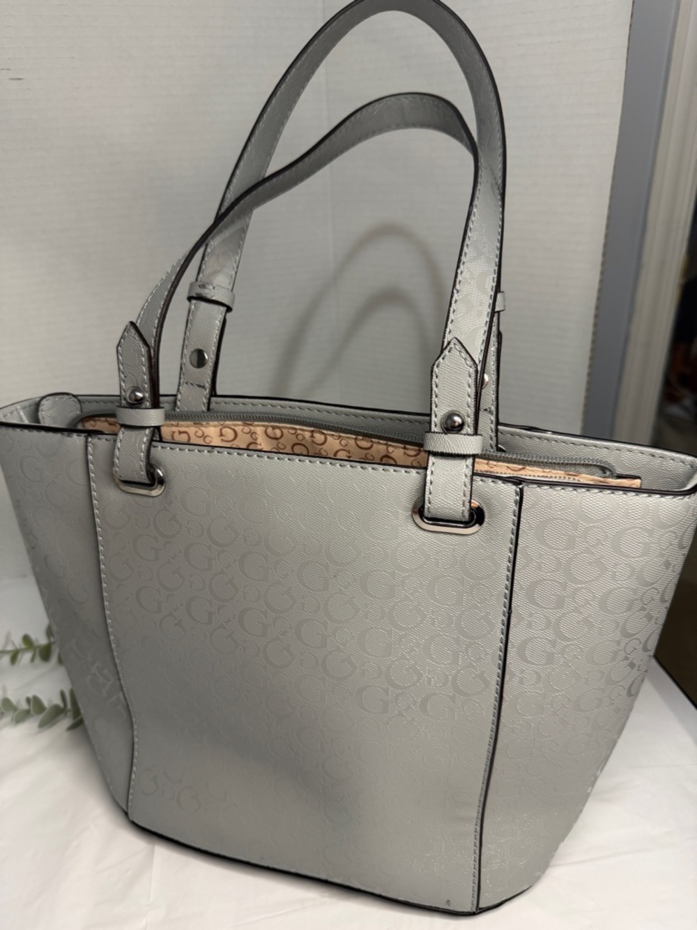 Guess Brantley Tote/Shoulder Bag - Gloss Grey Good Condition - Picture 4 of 12